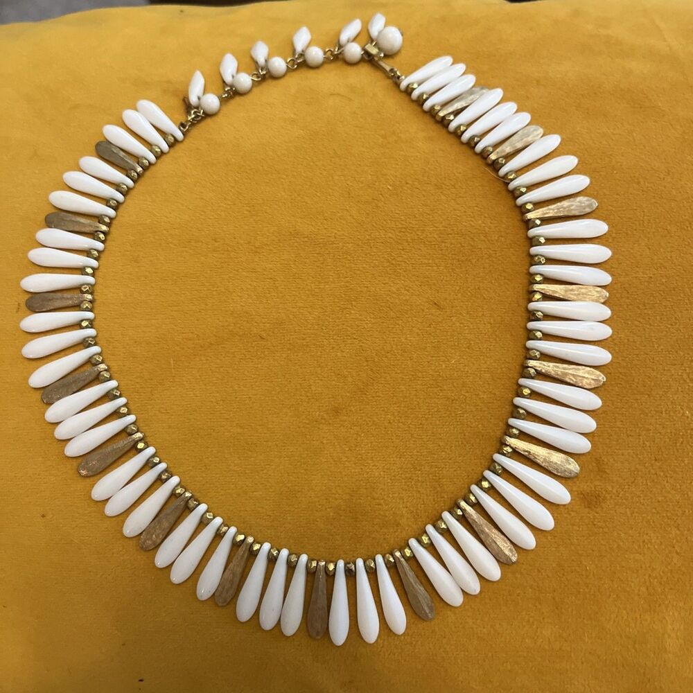 Vintage Crown Trifari Necklace Gold Tone And White Lucite Spikes 17.5”Signed MCM